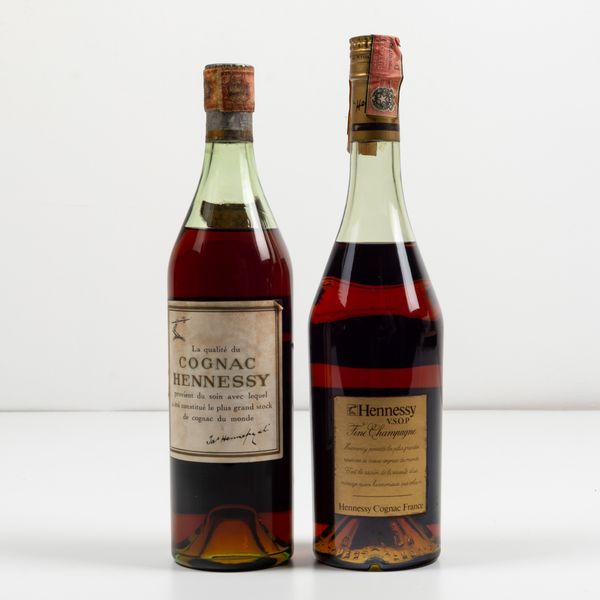 Hennessy, Cognac Tre Stelle<BR>Hennessy, Fine Champagne Cognac V.S.O.P.  - Asta Spirito del tempo  - Associazione Nazionale - Case d'Asta italiane