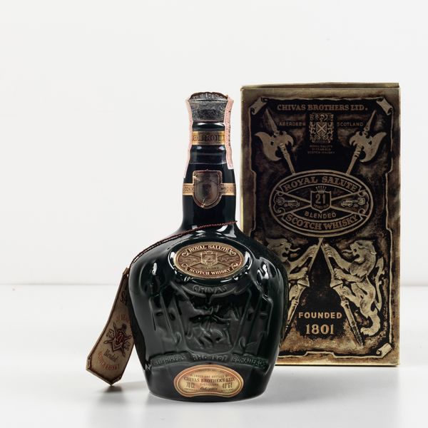 Chivas Brothers, Chivas Regal Royal Salute Blended Scotch Whisky 21 years old  - Asta Spirito del tempo  - Associazione Nazionale - Case d'Asta italiane