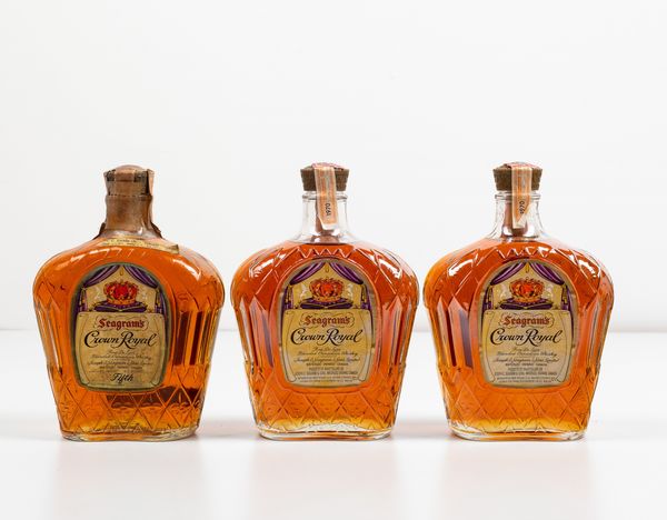 Seagram's, Crown Royal Fine de Luxe Blended Canadian Whisky  - Asta Spirito del tempo  - Associazione Nazionale - Case d'Asta italiane