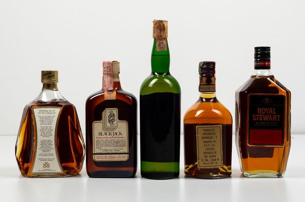 Black Jack, Finest Scotch Whisky 5 years old<BR>Something Special, Scotch Whisky 12 years old<BR>Bonnie Clyde, Blended Scotch Whisky 5 years old<BR>Cromwells, Scotch Whisky 12 years old<BR>Royal Stewart, Scotch Whisky 12 years old  - Asta Spirito del tempo  - Associazione Nazionale - Case d'Asta italiane