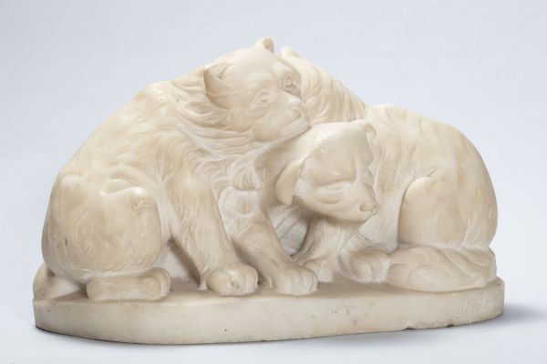 Scultura in marmo di Carrara raffigurante cagnolini e gattini, secolo XIX  - Asta Incanti d'Arte - Associazione Nazionale - Case d'Asta italiane