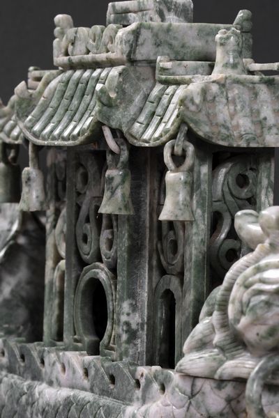 Barca in pietra verde a forma di drago con pagoda, Cina secolo XX  - Asta Incanti d'Arte - Associazione Nazionale - Case d'Asta italiane