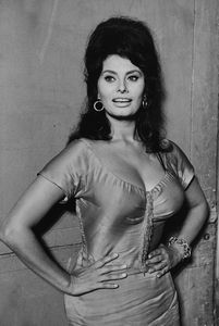 Klaus  Colliguon, Attribuito a : Sophia Loren e Luigi Giuliani in Boccaccio '70, atto IV La Riffa di Vittorio De Sica  - Asta Fotografia - Associazione Nazionale - Case d'Asta italiane