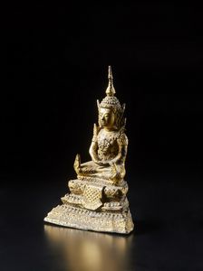 Arte Sud-Est Asiatico : Scultura in bronzo dorato raffigurante Buddha  Tailandia, Rattanakosin, XIX secolo  - Asta Asta 373 | ARTE ORIENTALE E ISLAMICA - ARTE ORIENALE E WUNDERKAMMER Online - Associazione Nazionale - Case d'Asta italiane