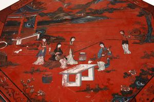 Arte Cinese : Grande tavolo ottagonale in lacca rossa  Cina, inizi XX secolo  - Asta Asta 373 | ARTE ORIENTALE E ISLAMICA - ARTE ORIENALE E WUNDERKAMMER Online - Associazione Nazionale - Case d'Asta italiane