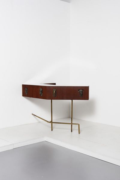 BORSANI OSVALDO (1911 - 1985) : attribuito. Mobile bar con tre sgabelli  - Asta Asta 374 | DESIGN E ARTI DECORATIVE DEL NOVECENTO Virtuale - Associazione Nazionale - Case d'Asta italiane