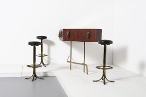 BORSANI OSVALDO (1911 - 1985) : attribuito. Mobile bar con tre sgabelli  - Asta Asta 374 | DESIGN E ARTI DECORATIVE DEL NOVECENTO Virtuale - Associazione Nazionale - Case d'Asta italiane