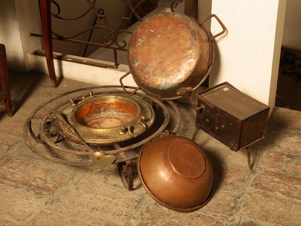 Lotto di accessori d'epoca in rame e ferro  - Asta Arredi e dipinti da un antico palazzo marchigiano - Associazione Nazionale - Case d'Asta italiane