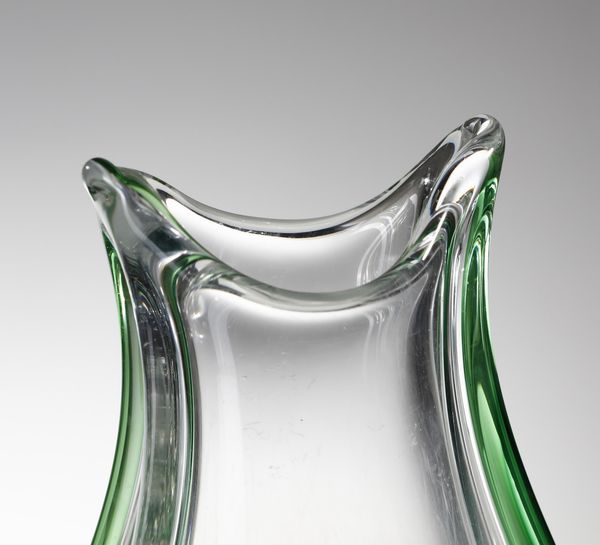 SEGUSO ARCHIMEDE (1909 - 1999) : attribuito. Vaso in vetro con applicazioni in vetro verde  - Asta Asta 376 | VETRI DI MURANO E DEL XX SECOLO E CERAMICHE - VETRI DI MURANO E FRANCESI, CERAMICHE Virtuale - Associazione Nazionale - Case d'Asta italiane