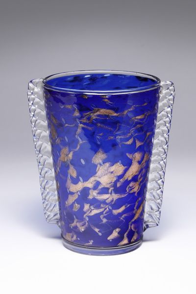 A.V.E.M : Vaso in vetro blu della serie Opachi a mace avventurina, base e morise  in  vetro  trasparente  - Asta Asta 376 | VETRI DI MURANO E DEL XX SECOLO E CERAMICHE - VETRI DI MURANO E FRANCESI, CERAMICHE Virtuale - Associazione Nazionale - Case d'Asta italiane