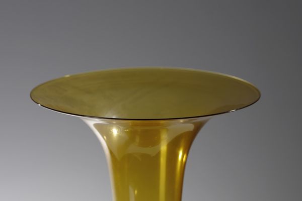 PAULY & C. : Vaso in vetro trasparente color ambra, piede a disco e nodo costolato  - Asta Asta 376 | VETRI DI MURANO E DEL XX SECOLO E CERAMICHE - VETRI DI MURANO E FRANCESI, CERAMICHE Virtuale - Associazione Nazionale - Case d'Asta italiane