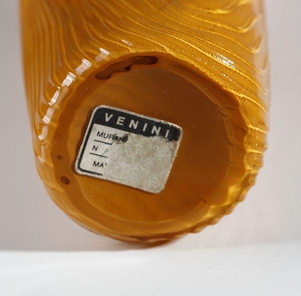 ZUCCHERI TONI (1937 - 2008) : Vaso Cilindrico in vetro arancio e cristallo della serie Tronchi mod. 714.3  - Asta Asta 376 | VETRI DI MURANO E DEL XX SECOLO E CERAMICHE - VETRI DI MURANO E FRANCESI, CERAMICHE Virtuale - Associazione Nazionale - Case d'Asta italiane