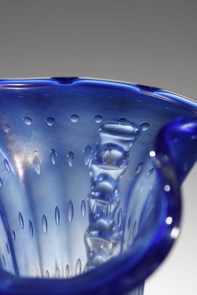 MANIFATTURA MURANESE : Vaso in vetro trasparente sfumato blu  - Asta Asta 376 | VETRI DI MURANO E DEL XX SECOLO E CERAMICHE - VETRI DI MURANO E FRANCESI, CERAMICHE Virtuale - Associazione Nazionale - Case d'Asta italiane