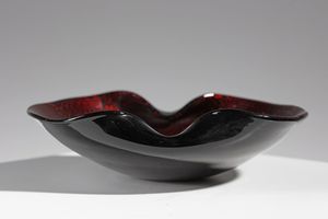 SEGUSO VETRI D'ARTE : Svuotatasche in vetro rosso decorato con foglia argento  - Asta Asta 376 | VETRI DI MURANO E DEL XX SECOLO E CERAMICHE - VETRI DI MURANO E FRANCESI, CERAMICHE Virtuale - Associazione Nazionale - Case d'Asta italiane