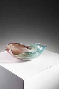 SEGUSO ARCHIMEDE (1909 - 1999) : Ciotola della serie Polveri in vetro trasparente azzurrino rosso e foglia oro  - Asta Asta 376 | VETRI DI MURANO E DEL XX SECOLO E CERAMICHE - VETRI DI MURANO E FRANCESI, CERAMICHE Virtuale - Associazione Nazionale - Case d'Asta italiane