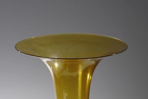 PAULY & C. : Vaso in vetro trasparente color ambra, piede a disco e nodo costolato  - Asta Asta 376 | VETRI DI MURANO E DEL XX SECOLO E CERAMICHE - VETRI DI MURANO E FRANCESI, CERAMICHE Virtuale - Associazione Nazionale - Case d'Asta italiane