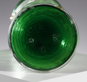 MANIFATTURA MURANESE : Vaso in vetro verde a rigadin decorato con applicazioni  - Asta Asta 376 | VETRI DI MURANO E DEL XX SECOLO E CERAMICHE - VETRI DI MURANO E FRANCESI, CERAMICHE Virtuale - Associazione Nazionale - Case d'Asta italiane