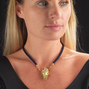 COLLANA CON SPILLA/PENDENTE A FORMA DI MASCHERA FUNERARIA EGIZIA  - Asta Gioielli  - Associazione Nazionale - Case d'Asta italiane