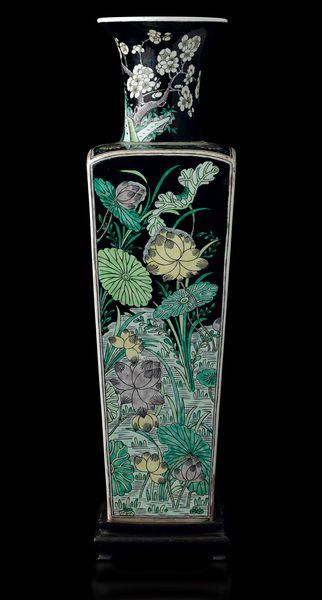 Vaso a sezione quadrata in porcellana Famiglia Nera con decoro di rami in fiore, Cina, Dinastia Qing, XIX secolo  - Asta Fine chinese works of art - Associazione Nazionale - Case d'Asta italiane