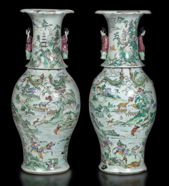 Coppia di rari vasi in porcellana con raffigurazioni di paesaggio, anse a foggia di fanciulle e draghetti a rilievo, Cina, Dinastia Qing, epoca Daoguang (1821-1850)  - Asta Fine chinese works of art - Associazione Nazionale - Case d'Asta italiane