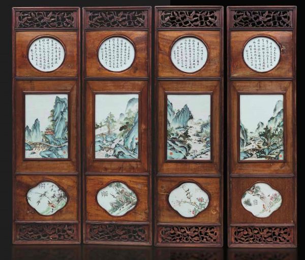 Quattro importanti pannelli con placche in porcellana finemente dipinte e raffiguranti paesaggi, iscrizioni e soggetti naturalistici, Cina, Dinastia Qing, XIX secolo  - Asta Fine chinese works of art - Associazione Nazionale - Case d'Asta italiane