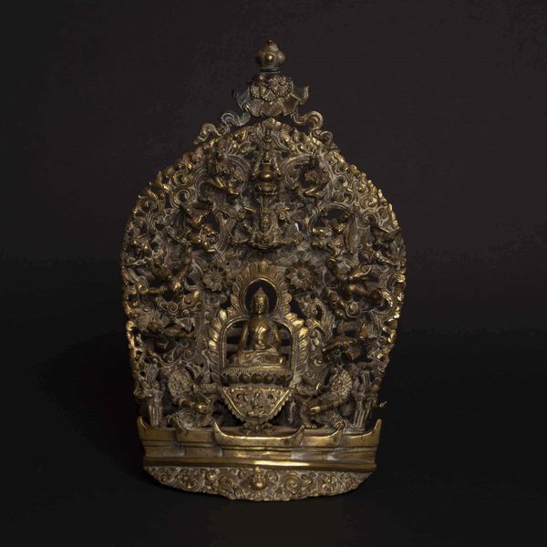 Raro gruppo in bronzo con figura centrale di Buddha entro aura e altre divinit, Tibet, XVIII secolo  - Asta Fine chinese works of art - Associazione Nazionale - Case d'Asta italiane