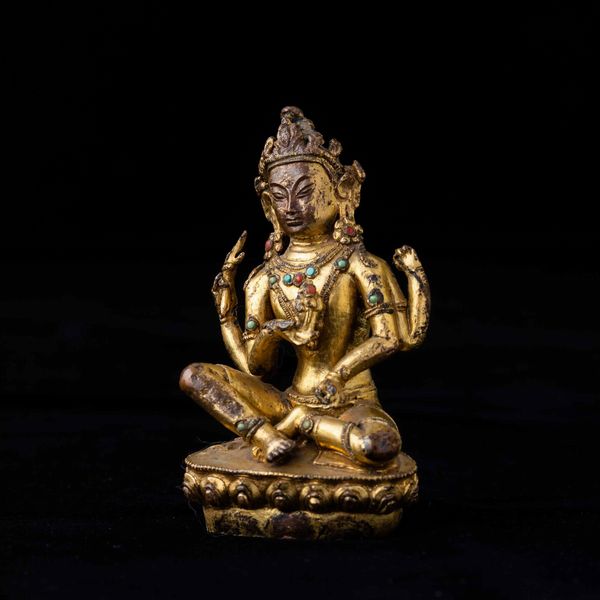 Figura di Avalokitesvara seduta su fiore di loto in bronzo dorato con tracce di policromia e innesti di pietre dure, Tibet, XV-XVI secolo  - Asta Fine chinese works of art - Associazione Nazionale - Case d'Asta italiane