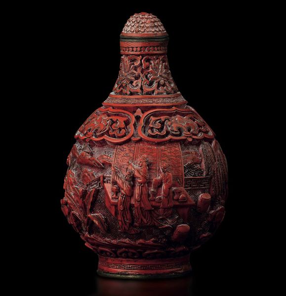 Snuff bottle finemente scolpita in lacca raffigurante paesaggio con dama e fanciulli, Cina, Dinastia Qing, marca e del periodo Qianlong (1736-1796)  - Asta Fine chinese works of art - Associazione Nazionale - Case d'Asta italiane