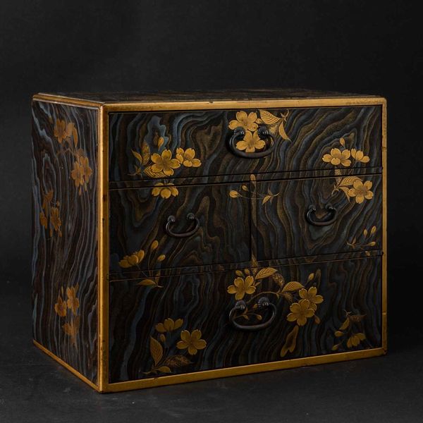 Stipo con cassetti in legno laccato, Giappone, periodo Meiji, XIX secolo  - Asta Fine chinese works of art - Associazione Nazionale - Case d'Asta italiane