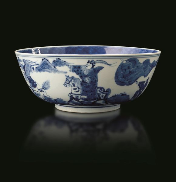 Ciotola in porcellana bianca e blu con scene di vita comune e figura centrale di drago tra le nuvole, Cina, Dinastia Qing,  XIX secolo  - Asta Fine chinese works of art - Associazione Nazionale - Case d'Asta italiane