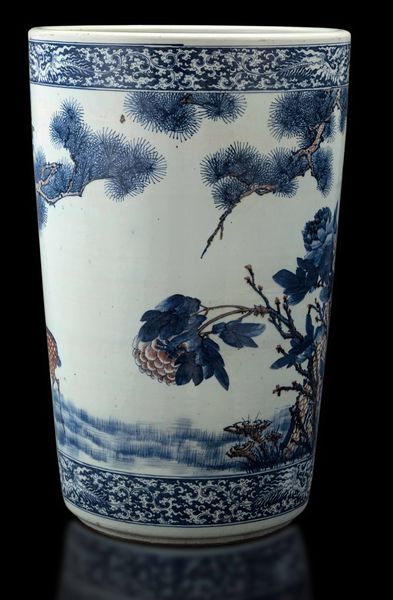 Grande e straordinaria giardiniera in porcellana a decoro blu e rosso ferro sotto smalto con raffigurazione naturalistica di uccellini tra rami in fiore, Cina, Dinastia Qing, epoca Kangxi (1662-1722)  - Asta Fine chinese works of art - Associazione Nazionale - Case d'Asta italiane