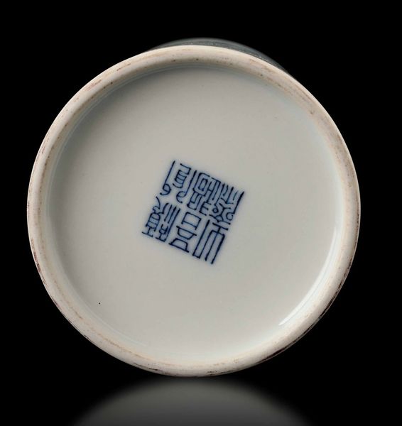 Brushpot in porcellana bianca e blu raffigurante soggetto naturalistico con uccellini tra i rami, Cina, Repubblica, XX secolo  - Asta Fine chinese works of art - Associazione Nazionale - Case d'Asta italiane