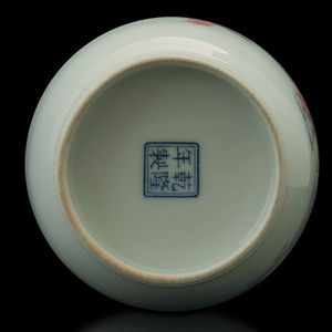 Vaso in porcellana con figure di saggi e iscrizioni, Cina, Repubblica, XX secolo  - Asta Fine chinese works of art - Associazione Nazionale - Case d'Asta italiane