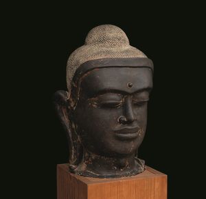 Grande e magnifica testa di Buddha in bronzo, Cambogia/Laos, XV secolo  - Asta Fine chinese works of art - Associazione Nazionale - Case d'Asta italiane