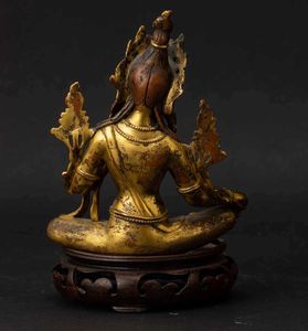 Rarissima e fine figura di Tara in bronzo dorato con innesti di turchese, Tibet, XIV secolo  - Asta Fine chinese works of art - Associazione Nazionale - Case d'Asta italiane