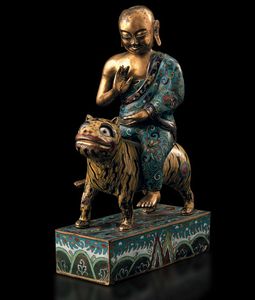 Gruppo a smalti cloisonn raffigurante saggio su tigre, Cina, Dinastia Qing, epoca Qianlong (1736-1796)  - Asta Fine chinese works of art - Associazione Nazionale - Case d'Asta italiane