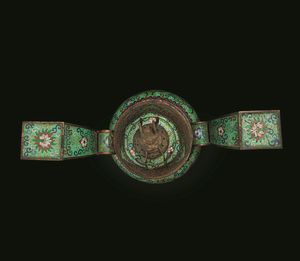 Grande incensiere tripode a smalti cloisonn con decori a fiore di loto e coperchio con dettagli a traforo, Cina, Dinastia Qing, epoca Guangxu (1875-1908)  - Asta Fine chinese works of art - Associazione Nazionale - Case d'Asta italiane