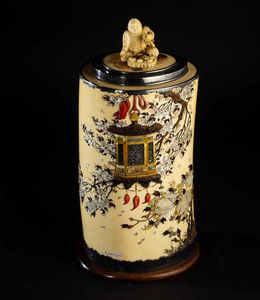 Vaso in avorio con coperchio e applicazioni in madreperla e pietre dure raffiguranti soggetti naturalistici, Shibayama, Giappone, periodo Meiji (1868-1912)  - Asta Fine chinese works of art - Associazione Nazionale - Case d'Asta italiane