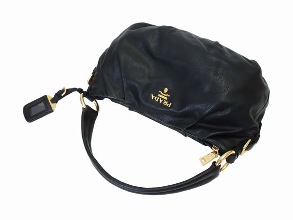 Borsa a spalla, Prada  - Asta Abiti e accessori vintage  - Associazione Nazionale - Case d'Asta italiane