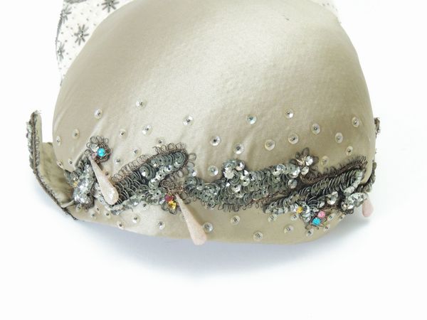Due cappellini in seta e velluto  - Asta Abiti e accessori vintage  - Associazione Nazionale - Case d'Asta italiane