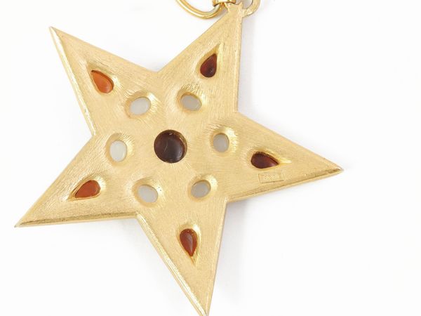 Collana in metallo dorato e vetro, Trifari  - Asta Abiti e accessori vintage  - Associazione Nazionale - Case d'Asta italiane