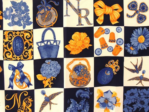 Due foulard, Ferr e Nina Ricci  - Asta Abiti e accessori vintage  - Associazione Nazionale - Case d'Asta italiane