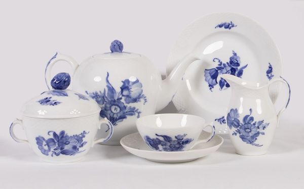 Servizio da t e dolce in porcellana Royal Copenhagen Blue Flowers  - Asta L'Arte della Tavola - Associazione Nazionale - Case d'Asta italiane