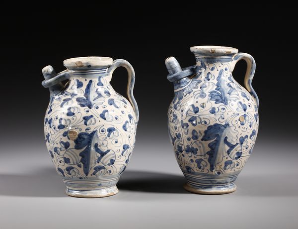 MANIFATTURA DI MONTELUPO DEL XVII SECOLO : Due orcioli in maiolica policroma di forma ovoidale e versatoio a tubetto, decoro a foglie di quercia in azzurro  - Asta Asta 379 | ARTE ANTICA E DEL XIX SECOLO - Dipinti antichi e antiquariato  Online - Associazione Nazionale - Case d'Asta italiane