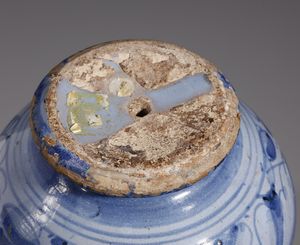 MANIFATTURA VENETA DEL XVII SECOLO : Albarello in maiolica a fondo berrettino con decorazione a foglie di quercia, con scritta apotecaria sul fronte  - Asta Asta 379 | ARTE ANTICA E DEL XIX SECOLO - Dipinti antichi e antiquariato  Online - Associazione Nazionale - Case d'Asta italiane