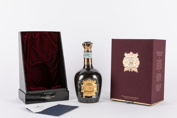 Scozia : Chivas Royal Salute Stone of Destiny 38 YO (70 cl)  - Asta Vini e distillati - Associazione Nazionale - Case d'Asta italiane