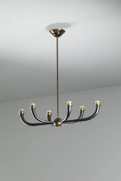 PRODUZIONE ITALIANA : Lampadario in ottone e metallo verniciato. Anni '50 h cm 103  - Asta Design e illuminazione - Associazione Nazionale - Case d'Asta italiane