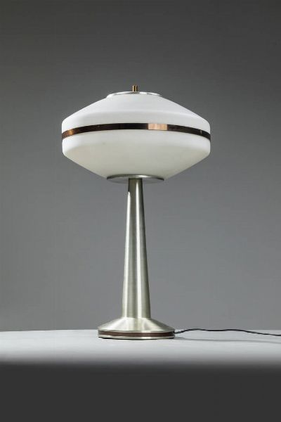 STILUX : Lampada da tavolo in acciaio con diffusore in vetro. Anni '60 h cm 65  - Asta Design e illuminazione - Associazione Nazionale - Case d'Asta italiane