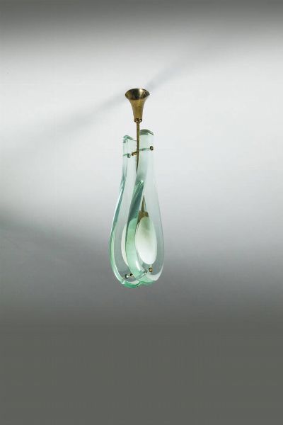 MAX INGRAND : Lampada a sospensione con struttura in ottone  diffusori in vetro di forte spessore. Prod. Fontana Arte anni '60 h cm 53  - Asta Design e illuminazione - Associazione Nazionale - Case d'Asta italiane