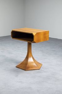 LUIGI MASSONI - Tavolino scrittoio girevole in legno chiaro. Anni '70 cm 76x65x43